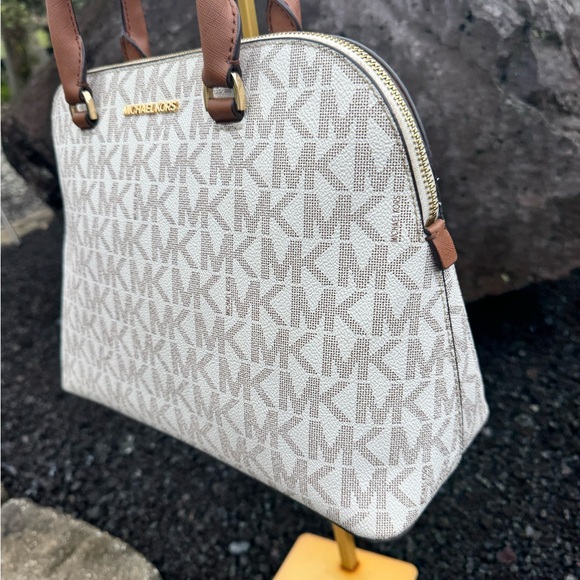 Michael Kors Signature Dome Satchel Vanilla Brown Crossbody Strap Minor Flaws - Picture 4 of 16